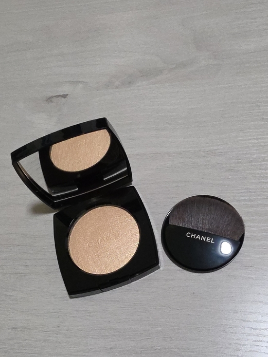 CHANEL Other - Chanel Summer Essential Healthy Glow Highlighting Powder Limited Edition 8g
